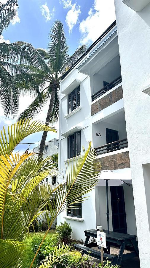 Les Cerisiers - Beach Apartment With Pool, Few Steps To The Beach Flic-en-Flacq Exterior foto